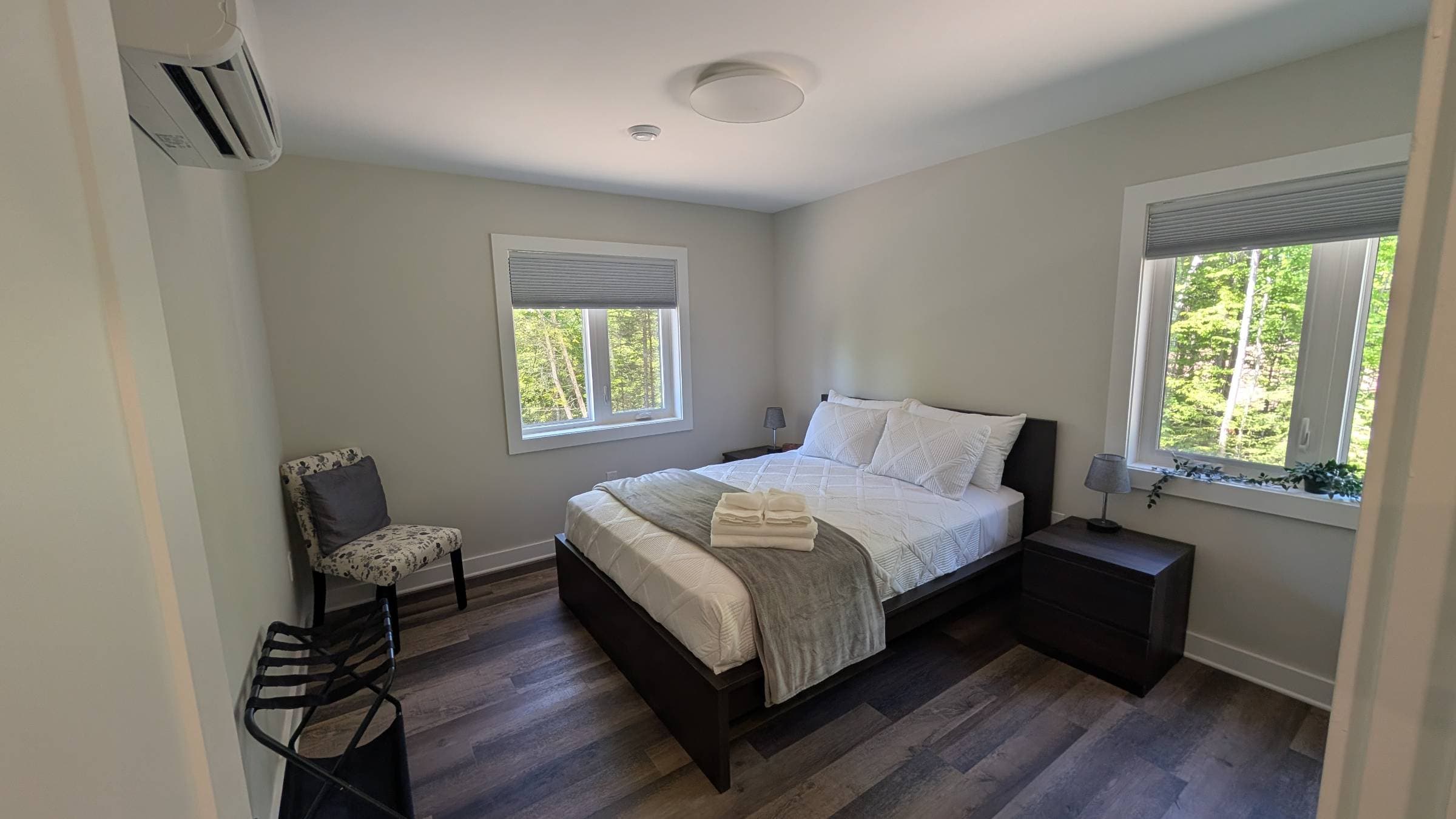 Queen bed with dedicated mini split. Blackout window shades and 3 draw dresser.